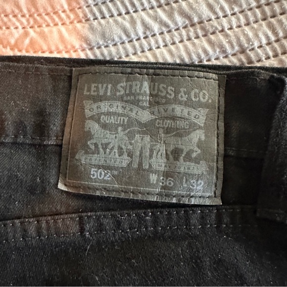 Levi's Men's Dark Black Straight Jeans - Picture 2 of 2